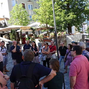 Exkursionsteilnehmer am Stadtplatz