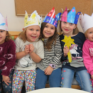 Viele Dinge aus Papier