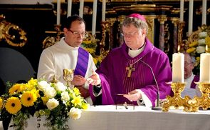 Diakon Klaus Autengruber und Bischof Manfred Scheuer