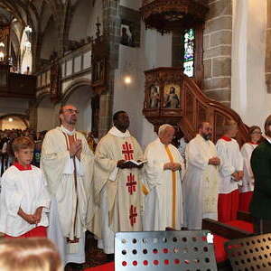 Pfarrer Hansjörg Wimmer, Kaplan Samuel Ogwudile, Frau Klara