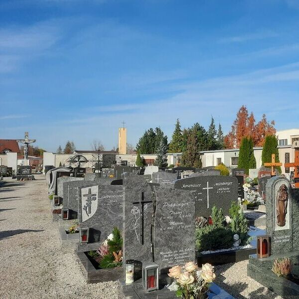 einige Gräber am Friedhof