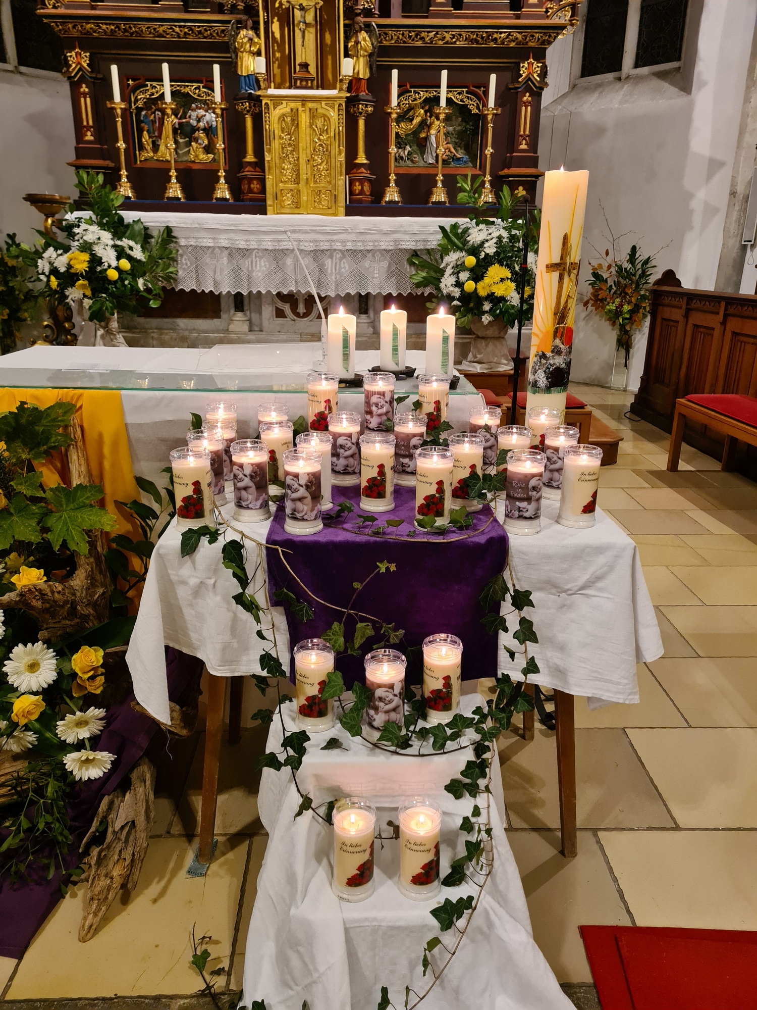 Allerseelen / Pfarre Sarleinsbach Gedenken an die Verstorbenen