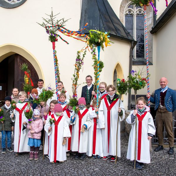 Gruppenfoto mit Palmbuschen
