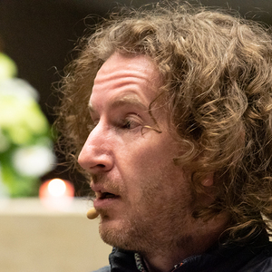 Kabarettist Thoma Franz-Riegler in der Ennsleitner Kirche