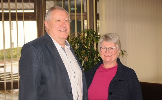 Neuer Obmann von 'Land der Menschen' Bert Brandstetter mit seiner Vorgängerin Erika Kirchweger. / © Land der Menschen Neuer Obmann von 'Land der Menschen' Bert Brandstetter mit seiner Vorgängerin Erika Kirchweger.