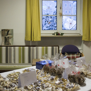 Adventkranzsegnung und Braunauer Adventcafé