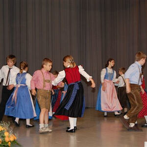 Trachtensonntag mit Ehejubilaren