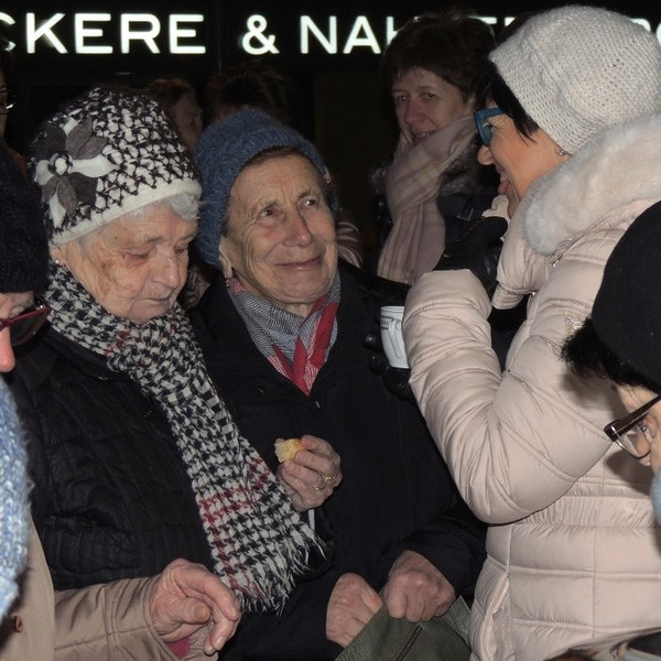                   Jahresausklang mit Tee und Gebäck                                                                                                     