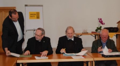 V.l.n.r.: Willi Seufer-Wasserthal, Provinzial P. Lorenz Voith, BV Willi Vieböck u. Pfarrer P. Josef Kampleitner