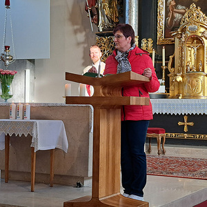 Margit Scherndl, Obfrau der KFB, lädt im Anschluss ins Pfarrheim ein