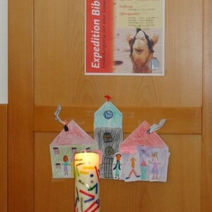 Kinder bei der Buchaustellung