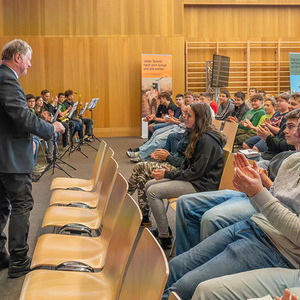 Bischof Manfred Scheuer besuchte die Landwirtschaftsschule in Schlierbach