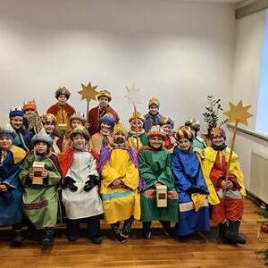Die Sternsinger unterwegs.