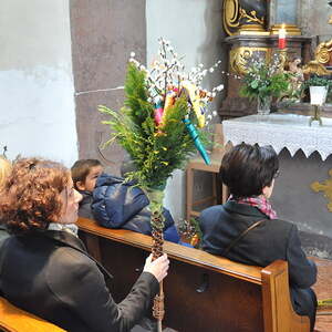 Palmweihe am Dorfplatz, Einzug in die Kirche zur Hl. Messe