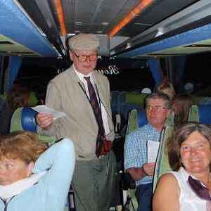      Pfarrer Leitner beim Ausflug des Kindergartenteams