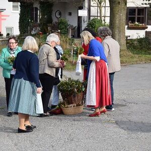 Palmweihe vor dem Pfarrheim