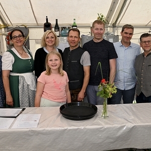 Team in der Weinbar