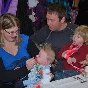 Gottesdienst und Kindersegnung mit den Taufeltern des Vorjahres