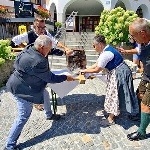 Bieranstich durch das Seelsorgeteam