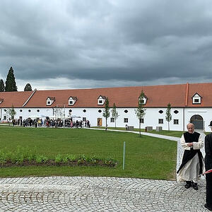 Eröffnung des Meierhofes und des Stiftshofes und Turmkreuzsteckung