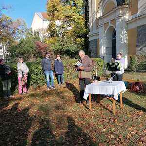 Segnung des Baumes vor der Quirinuskirche