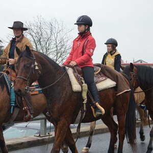 Zu Fuß und hoch zu Pferd