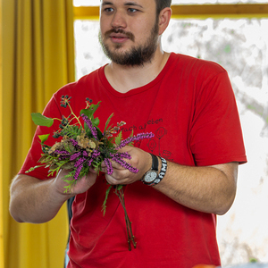 Kath. Jungschar der Pfarre Kirchdorf an der Krems übernahm heuer erstmals das Palmbuschen-Binden. 