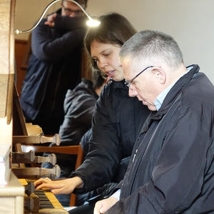 Franziska Leuschner mit einem Teilnehmer beim Ökumenischen Orgelseminar in Ungenach