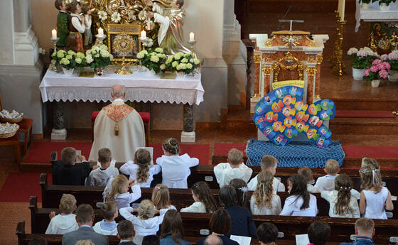 Maiandacht der Erstkommunionkinder in der Pfarrkirche Kopfing