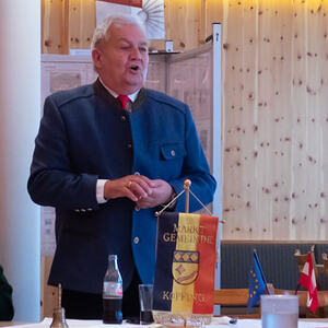 Festsitzung Gemeinderat Kopfing im Geburtshaus von Johann Nepomuk Hauser