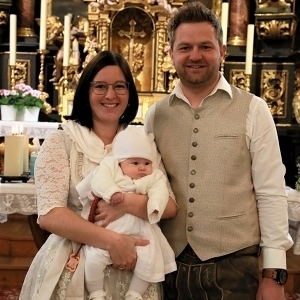 Eltern: Anja u. Daniel Hofer, Kleinzell