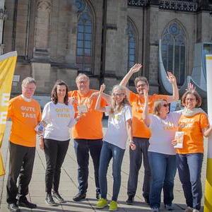 Bischof Manfred Scheuer und Günther Lainer mit dem SelbA OÖ Team: v.l.: Geraldine Schirl-Ennsthaler, Astrid Gaisberger, Jürgen Rath, Tina Kolouch, Barbara Aigner Reitbauer.