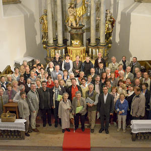 Ehrenamtlichen der Pfarre Kirchdorf wurden durch Pfarrer Pater Severin Kranabitl. Eine kurze Danke in der Bergkirche in Klaus, anschließend bei Schninagl ein EssenFoto Jack Haijes