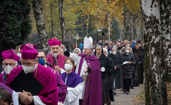 Totengedenken und Gräbersegnung mit Bischof Manfred Scheuer auf dem St. Barbara Friedhof