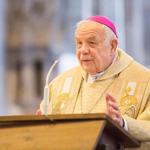 Am 20. November 2016, Christk?nigssonntag, feierte die Pfarre Enns-St. Laurenz mit Bischof em. Maximilian Aichern einen Gottesdienst im Gedenken an den im Mai 2016 im 95. Lebensjahr verstorbenen Titularerzbischof von Lauriacum, DDr. Girolamo Prigione