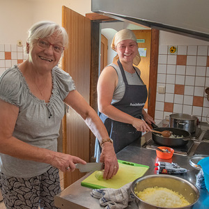 Unsere Köchinnen Barbara Müller und Maria Ullner