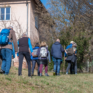 Pilgern mit Bernhard Kerbl, Start bei der Kapelle Neupernstein, Rundweg mit insgesamt 15 Kapellen, bei den Stationen gab es spirituelle Impulse