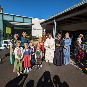 Goldhaubengruppe u. Pfarrer Heinz Purrer