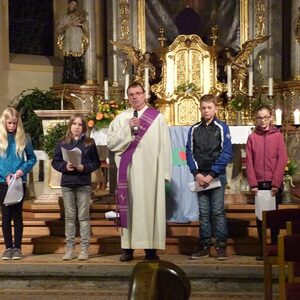 Unsere „Firmlinge“ gestalten einen Kreuzweg mit!