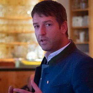 Festsitzung Gemeinderat Kopfing im Geburtshaus von Johann Nepomuk Hauser