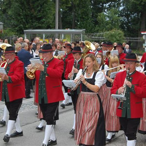 Trachtensonntag mit Ehejubilaren