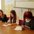 Schülerinnen im Gespräch