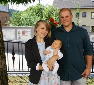 Eltern: Vanessa Rohrauer u. Sebastian Grims, Penning 21