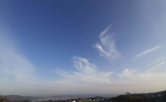 Himmel über Lichtenberg / C. Hein
