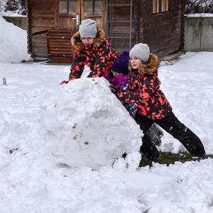 Die Jungschar Kirchdorf mit Schneespielen in der Gruppenstunde