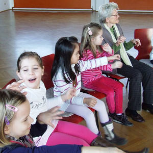 Kinder- und Seniorentanz