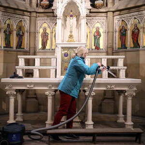 Mit dem Staubsauger im Mariendom