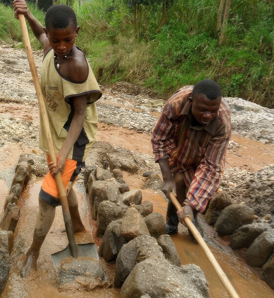 Kinderarbeit in Mine / © SDB Jugend Eine Welt fordert: Kinderarbeit stoppen, Zukunft ermöglichen