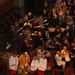 Die einen musizieren, die anderen lauschen.