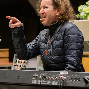 Kabarettist Thoma Franz-Riegler in der Ennsleitner Kirche